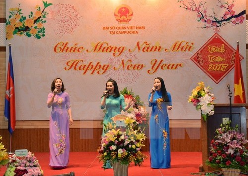 Comunidades vietnamitas en ultramar saludan fiesta tradicional del Tet  - ảnh 1