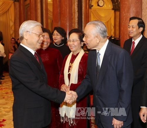 Secretario general del Partido Comunista de Vietnam felicita a exdirigentes por Año Nuevo Lunar - ảnh 1