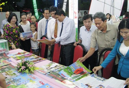 Localidades vietnamitas realizan numerosas actividades de saludo a la nueva primavera - ảnh 1