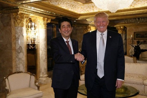 Trump reafirma compromiso de Estados Unidos con protección de seguridad de Japón - ảnh 1