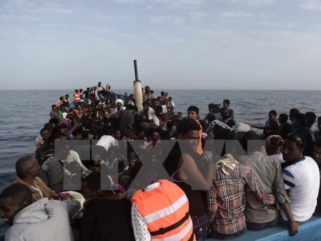 Guardia Costera libia detiene a cientos de migrantes en mar - ảnh 1