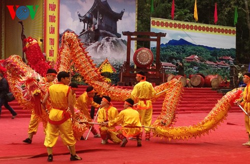 Fiestas primaverales resaltan rasgos culturales de campos vietnamitas - ảnh 1