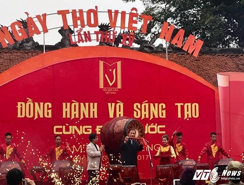 Honran en Vietnam a la poesía y sus creadores - ảnh 1