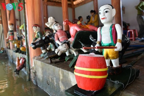 La aldea Dao Thuc y su original arte de las marionetas de agua  - ảnh 3