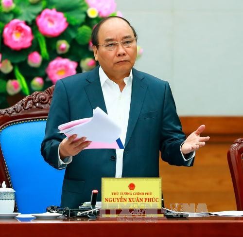 Premier vietnamita urge a una dirección más drástica para eliminar dificultades de empresas - ảnh 1