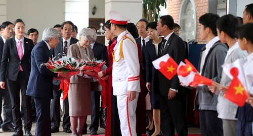 Visita del Emperador japonés a Vietnam profundiza relaciones bilaterales - ảnh 1