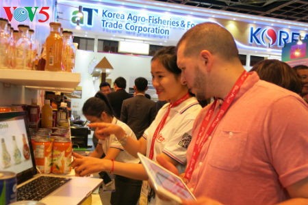 Empresas vietnamitas promueven productos agrícolas en feria Gulfood en Dubai - ảnh 9