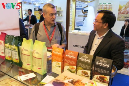 Empresas vietnamitas promueven productos agrícolas en feria Gulfood en Dubai - ảnh 10