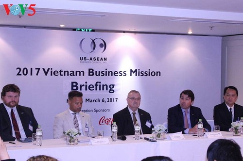 Empresariado estadounidense comprometido en invertir a largo plazo en Vietnam - ảnh 1