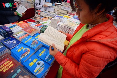 Vietnam prioriza ampliar movimiento de lectura en toda la sociedad - ảnh 1