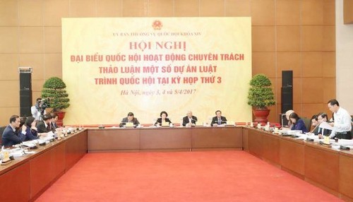 Diputados permanentes de Vietnam analizan enmiendas de legislaciones - ảnh 1