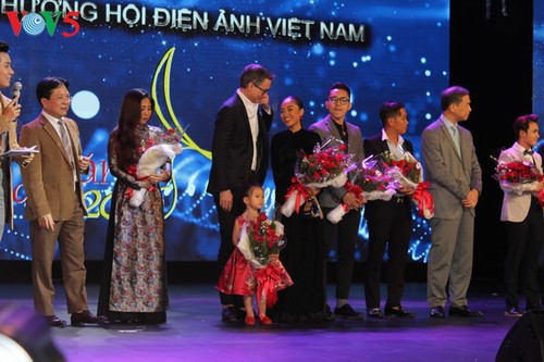 Entregan premios de cine vietnamita “Cometa de Oro” 2016 - ảnh 1