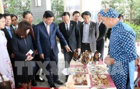 Ciudad Ho Chi Minh refuerza relaciones de inversión y turismo con la región japonesa de Kansai - ảnh 1