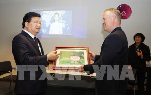 Vice premier vietnamita visita Países Bajos - ảnh 1
