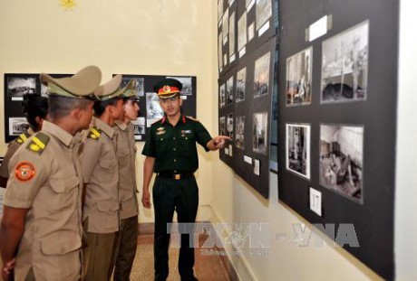 Celebran en Cuba exposición fotográfica en saludo a la reunificación de Vietnam  - ảnh 1