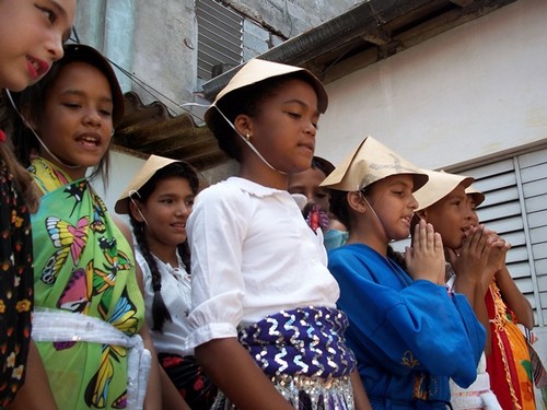 Almas cubanas, vestidas de vietnamitas, abren la V Jornada “José Martí-Ho Chi Minh” - ảnh 2