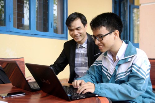 Brazo robótico, un invento de alto valor humanitario del estudiante Pham Huy - ảnh 2