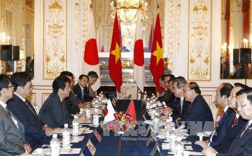 Líderes de Vietnam y Japón ratifican interés de estrechar vínculos de asociación estratégica - ảnh 1