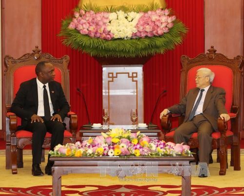 Altos dirigentes vietnamitas realizan encuentros con el presidente del Senado haitiano - ảnh 1