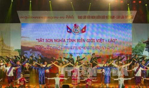 Celebran el primer encuentro de intercambio fronterizo Vietnam-Laos  - ảnh 1