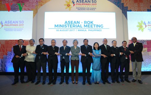 Países socios aprecian el papel y la cooperación eficiente de la Asean - ảnh 1