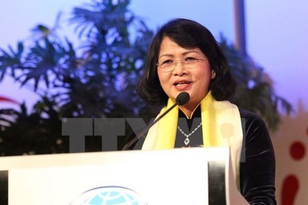La vicepresidenta vietnamita asiste a la conmemoración de 50 años del reinado del sultán de Brunéi - ảnh 1