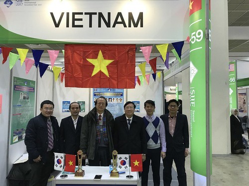 Vietnam gana premios en Feria Internacional de Inventos de Seúl 2017 - ảnh 1