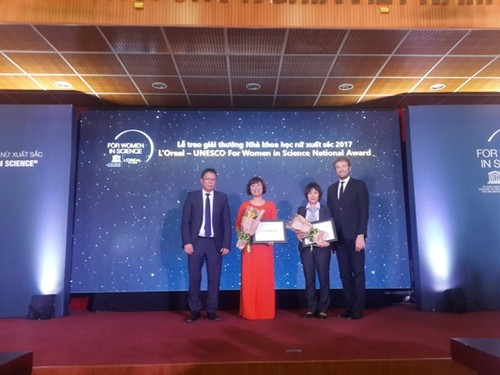 Dos científicas vietnamitas honradas con el premio L’Oreal-Unesco - ảnh 1