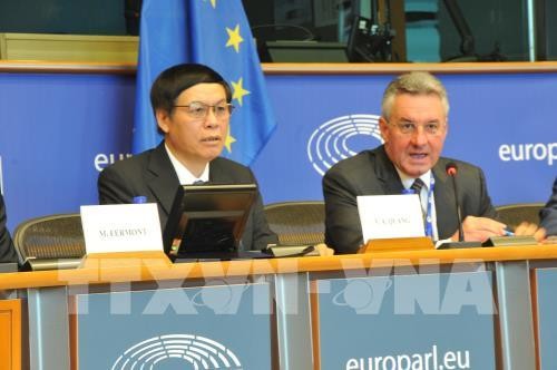 Vietnam y Unión Europea aceleran la firma y ratificación de Tratado de Libre Comercio bilateral - ảnh 1