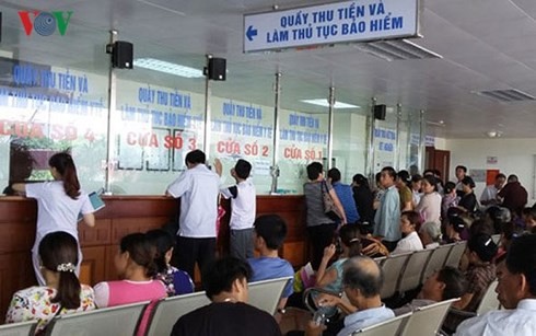 Registran cada vez mayor número de beneficiarios del seguro médico en Vietnam - ảnh 1