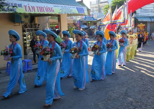 Enaltecen tradiciones culturales vietnamitas en Festival Vu Lan-Ngu Hanh Son  - ảnh 1