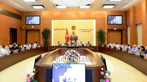 Asamblea Nacional vietnamita evalúa ejecución de Constitución y resoluciones parlamentarias  - ảnh 1