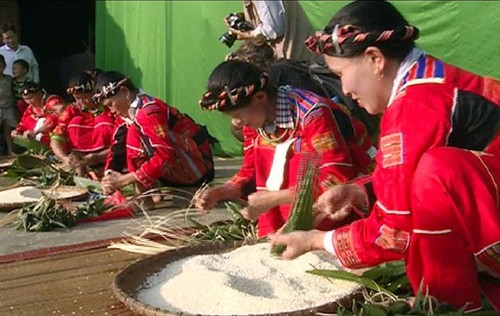 El ancestral ritual “cap sac” de la etnia Pa Then en provincia norvietnamita - ảnh 2