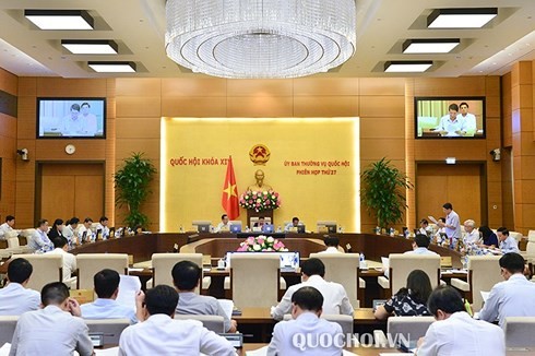Comité Permanente del Parlamento vietnamita analiza situación socioeconómica del país - ảnh 1