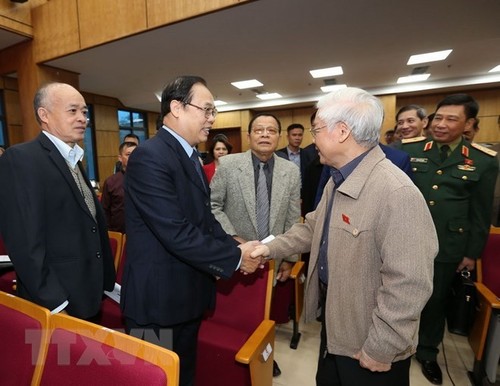 Máximo líder político de Vietnam se reúne con electores de Hanói - ảnh 1
