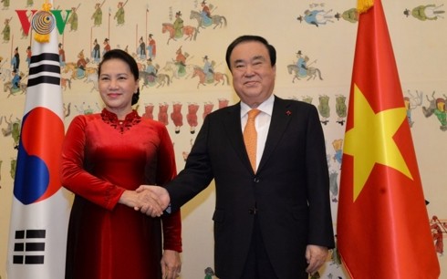 Dirigentes de Vietnam y Corea del Sur destacan puntos relevantes de las relaciones binacionales - ảnh 1