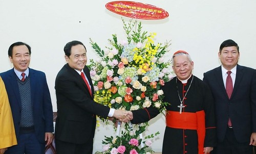 Presidente del Frente de la Patria felicita a creyentes cristianos y protestantes en Hanói por Navidad 2018 - ảnh 1