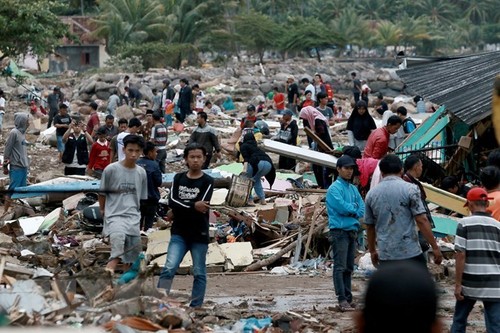 Dirigentes vietnamitas manifiestan solidaridad con gobierno y pueblo de Indonesia tras tsunami - ảnh 1