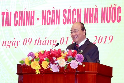 Premier vietnamita pide diseñar mecanismos a favor de pequeñas y medinas empresas - ảnh 1