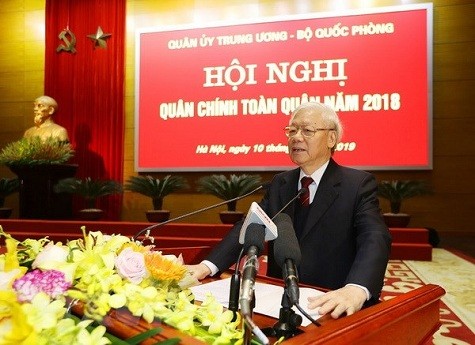 Líder vietnamita da orientaciones al sector militar para consolidar la defensa popular - ảnh 1