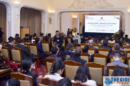 Promueven conocimientos sobre Vietnam entre los diplomáticos y empresarios extranjeros - ảnh 1