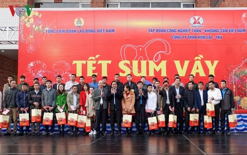 Continúan programas de atención a los más necesitados de Vietnam en ocasión del Tet - ảnh 1