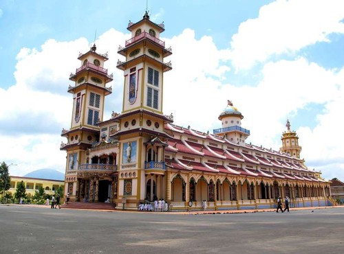 Creyentes del Caodaismo de Tay Ninh recuerdan tradiciones nacionales - ảnh 1