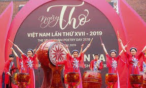 Día de la Poesía de Vietnam contribuye a presentar la literatura nacional al mundo - ảnh 1
