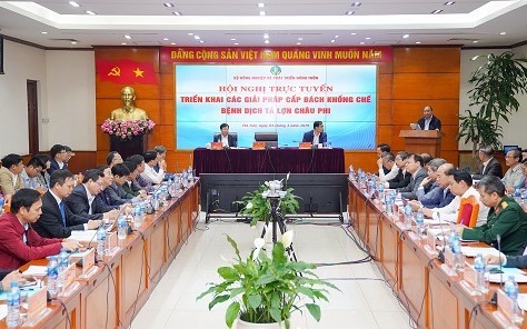 Premier vietnamita urge a frenar la peste porcina africana - ảnh 1