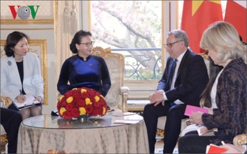 Líder parlamentaria vietnamita en Bruselas: por afianzar relaciones con la Unión Europea - ảnh 1