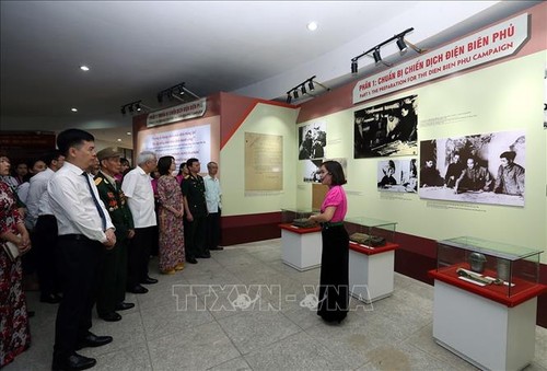 Celebran una exposición de la victoria de Dien Bien Phu en provincia de Dien Bien - ảnh 1