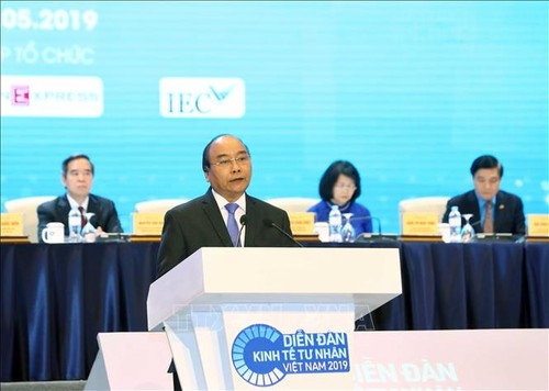 Premier vietnamita resalta posición de las empresas privadas en la economía nacional - ảnh 1