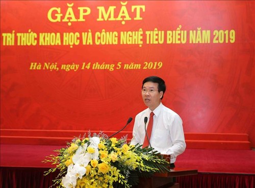 Científicos vietnamitas relevantes intercambian sobre el desarrollo del sector - ảnh 1
