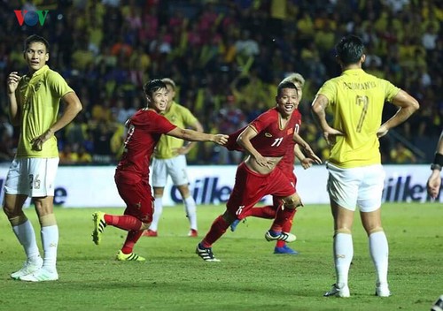 Fútbol masculino de Vietnam se clasifica para la final de King’s Cup - ảnh 1
